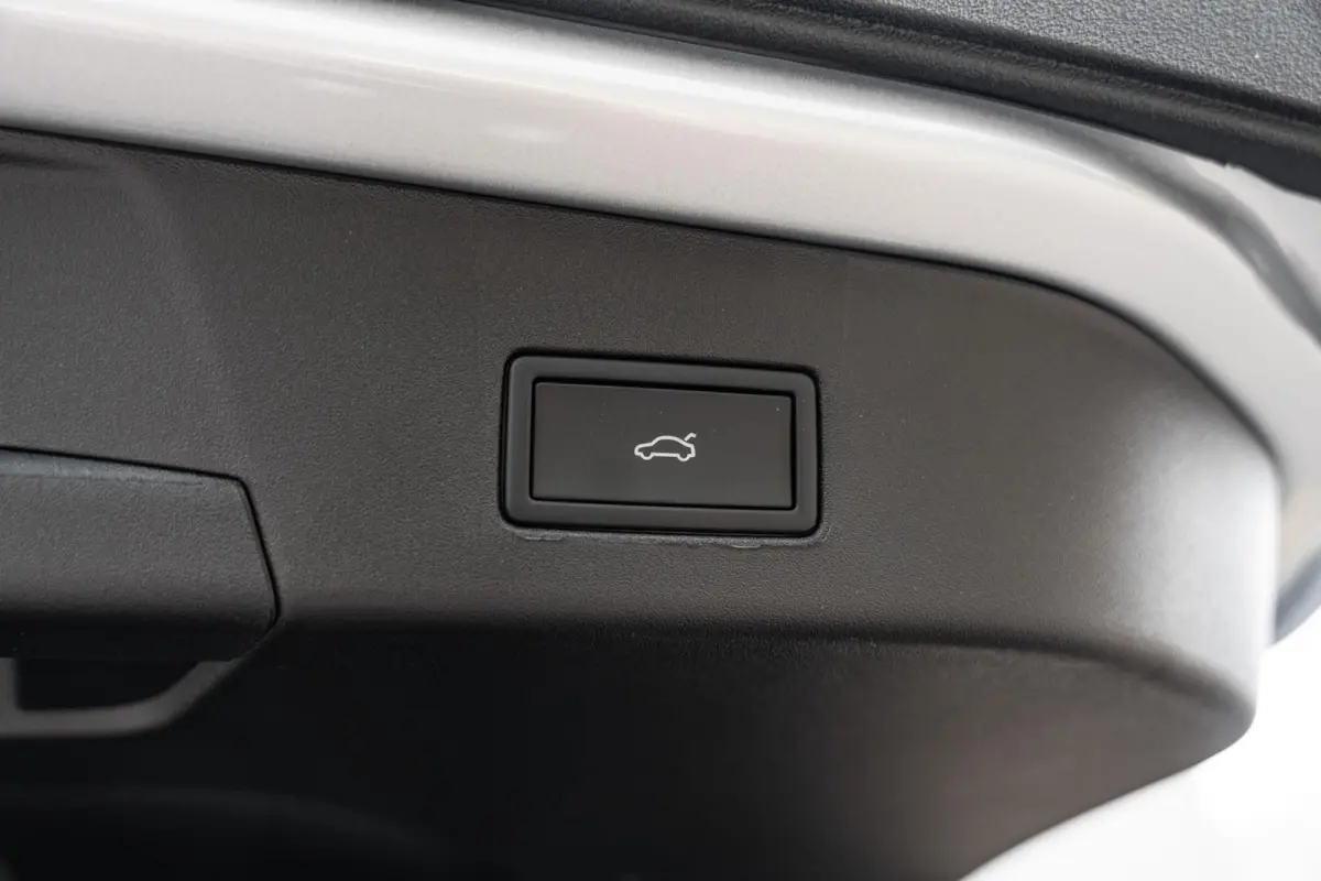 286pk Pro Limited Edition 77 kWh | Trekhaak | Adaptief Onderstel | Autonome Parkeerfunctie