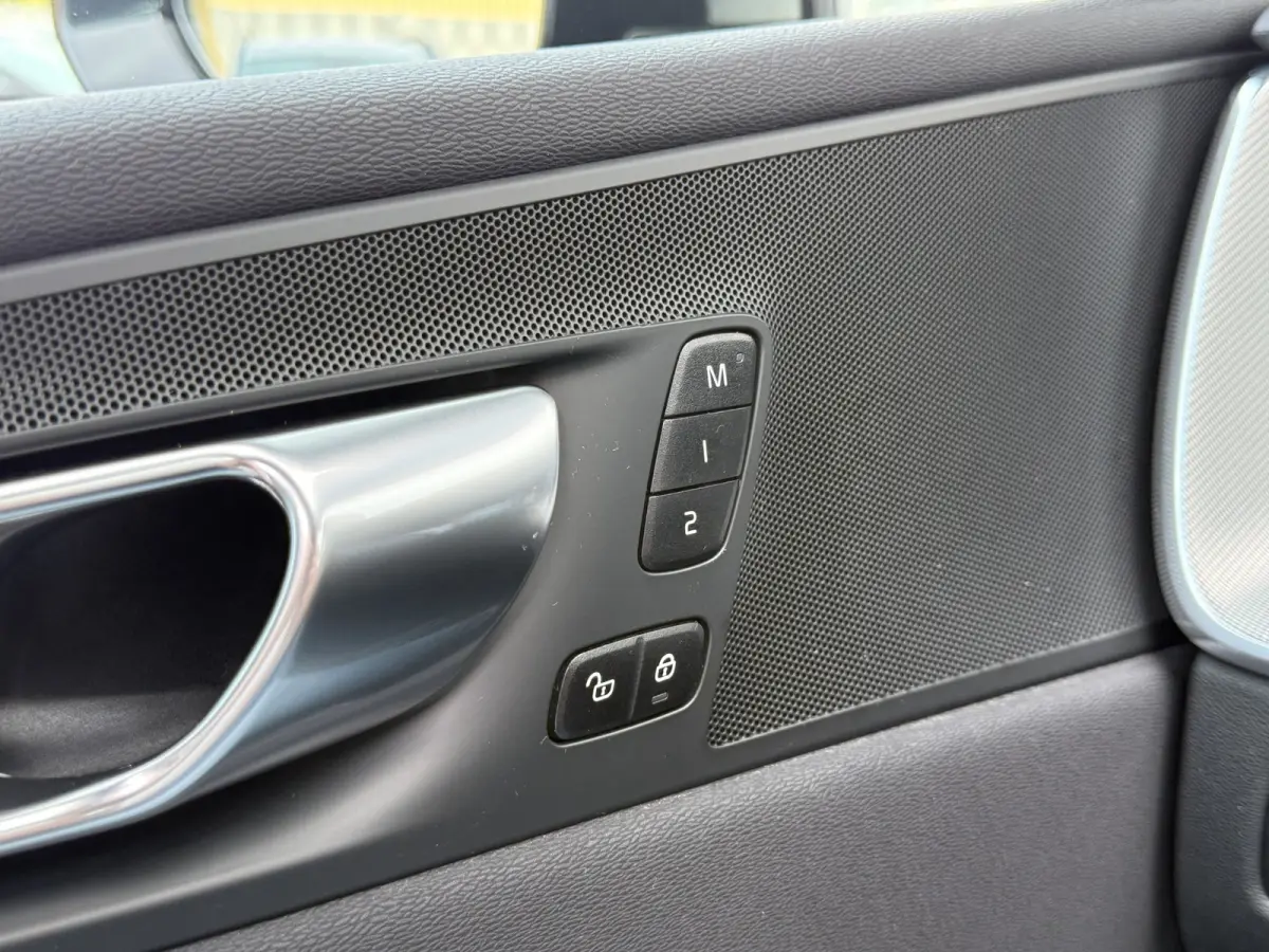 2.0 T6 Plug-in hybrid AWD Plus Dark | Trekhaak | Pano | Pilost Assist | Memory