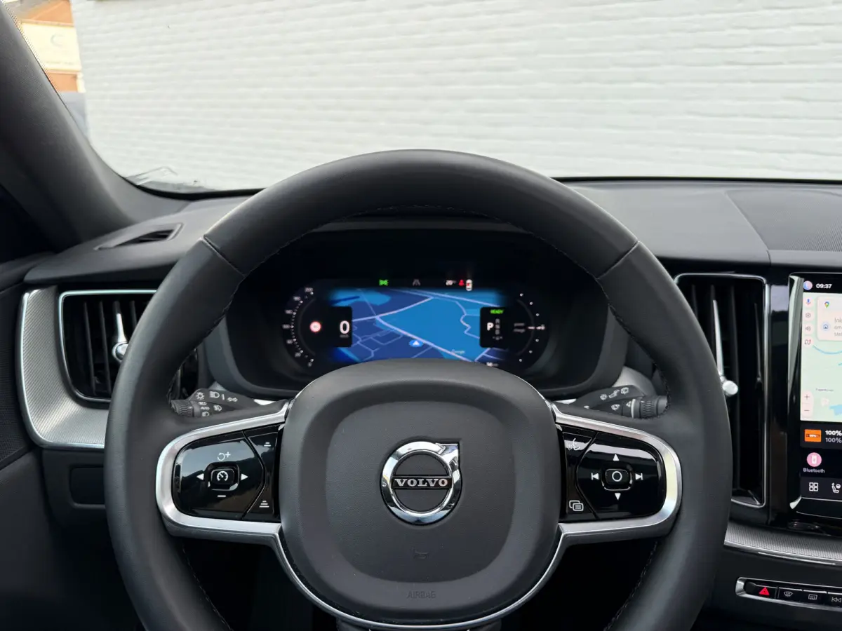 2.0 T6 Plug-in hybrid AWD Plus Dark | Trekhaak | Pano | Pilost Assist | Memory