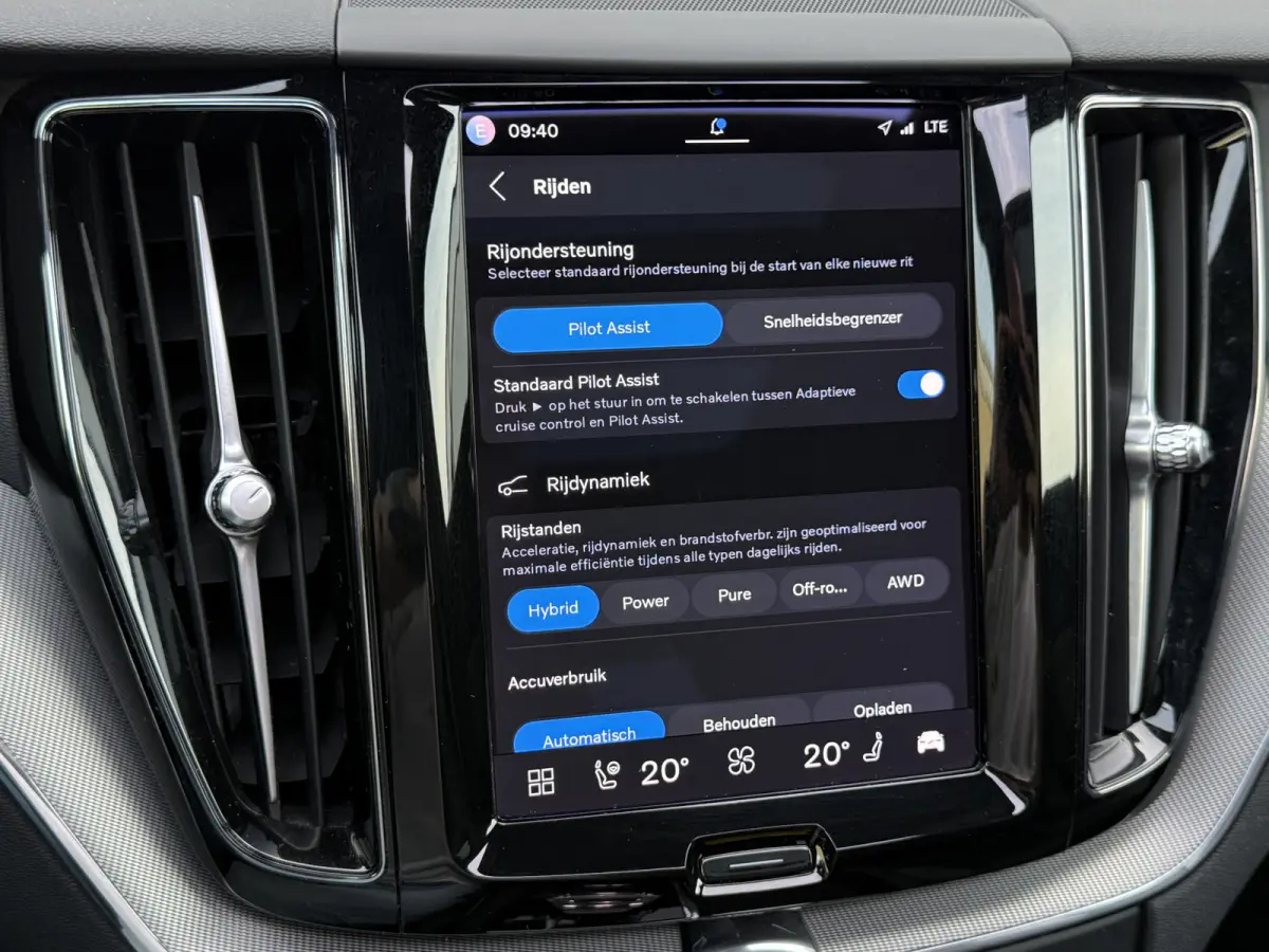 2.0 T6 Plug-in hybrid AWD Plus Dark | Trekhaak | Pano | Pilost Assist | Memory