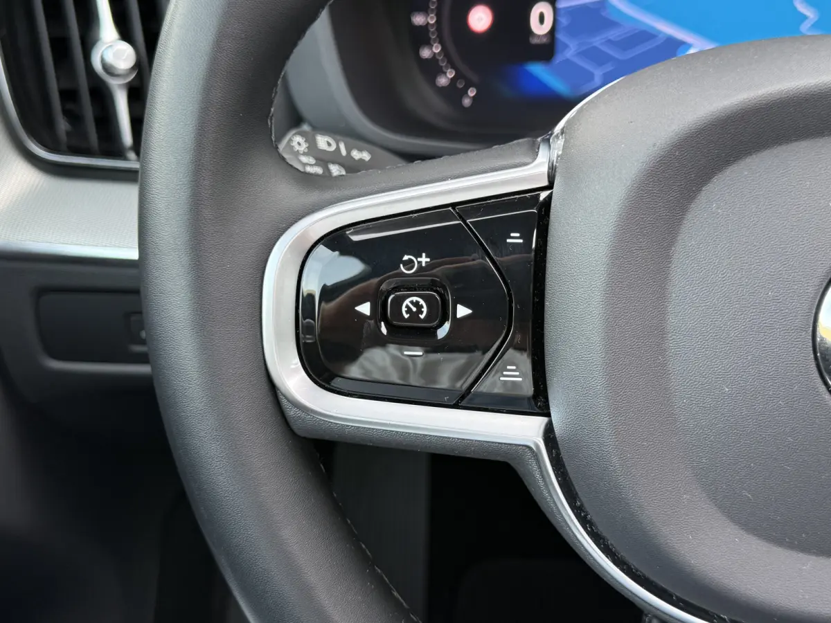 2.0 T6 Plug-in hybrid AWD Plus Dark | Trekhaak | Pano | Pilost Assist | Memory