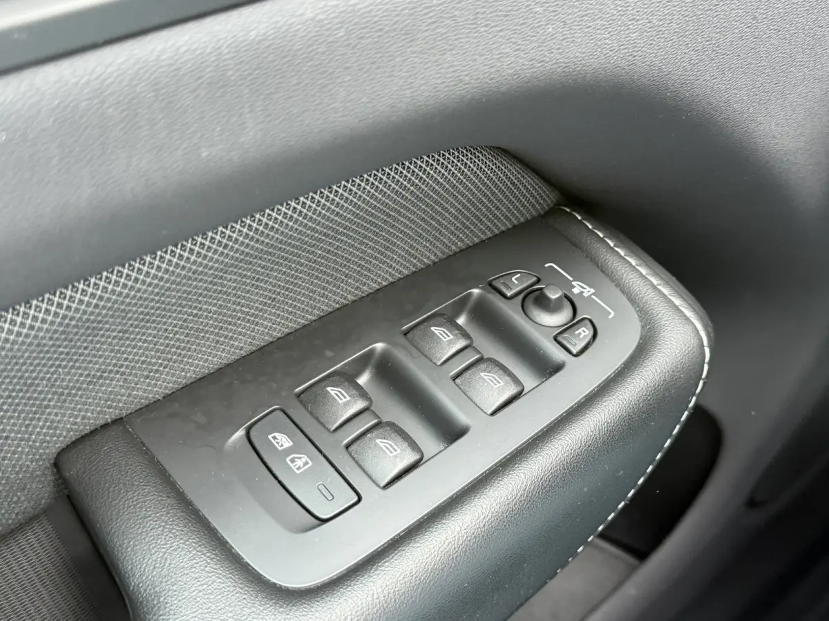 2.0 T6 Plug-in hybrid AWD Plus Dark | Trekhaak | Pano | Pilost Assist | Memory