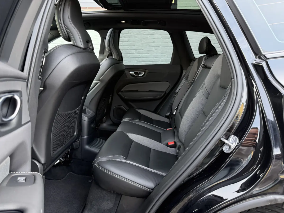2.0 T6 Plug-in hybrid AWD Plus Dark | Trekhaak | Pano | Pilost Assist | Memory