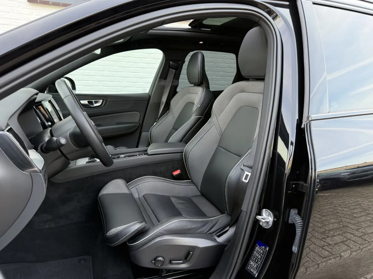 2.0 T6 Plug-in hybrid AWD Plus Dark | Trekhaak | Pano | Pilost Assist | Memory
