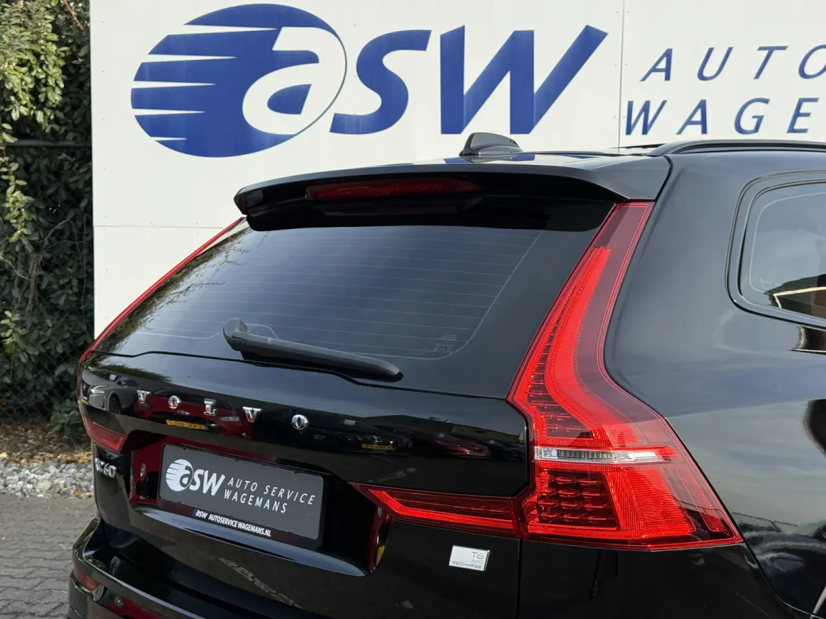 2.0 T6 Plug-in hybrid AWD Plus Dark | Trekhaak | Pano | Pilost Assist | Memory