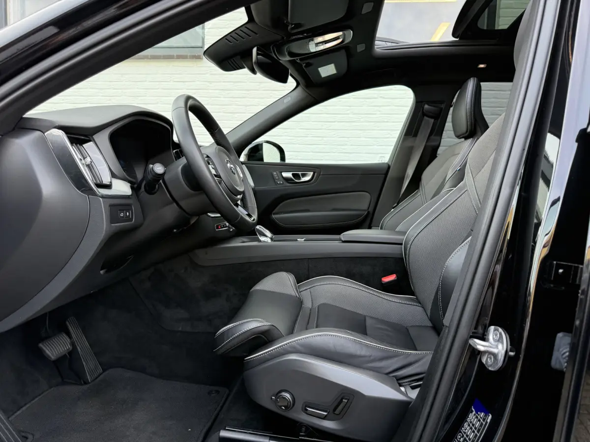 2.0 T6 Plug-in hybrid AWD Plus Dark | Trekhaak | Pano | Pilost Assist | Memory