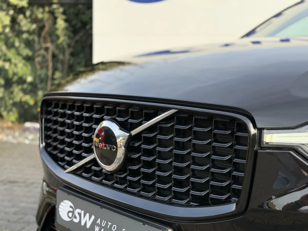2.0 T6 Plug-in hybrid AWD Plus Dark | Trekhaak | Pano | Pilost Assist | Memory