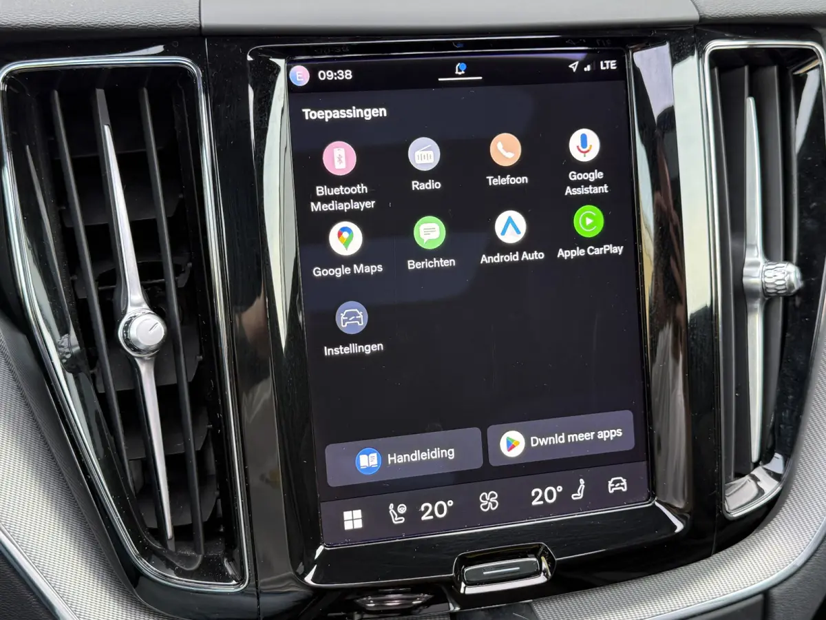 2.0 T6 Plug-in hybrid AWD Plus Dark | Trekhaak | Pano | Pilost Assist | Memory