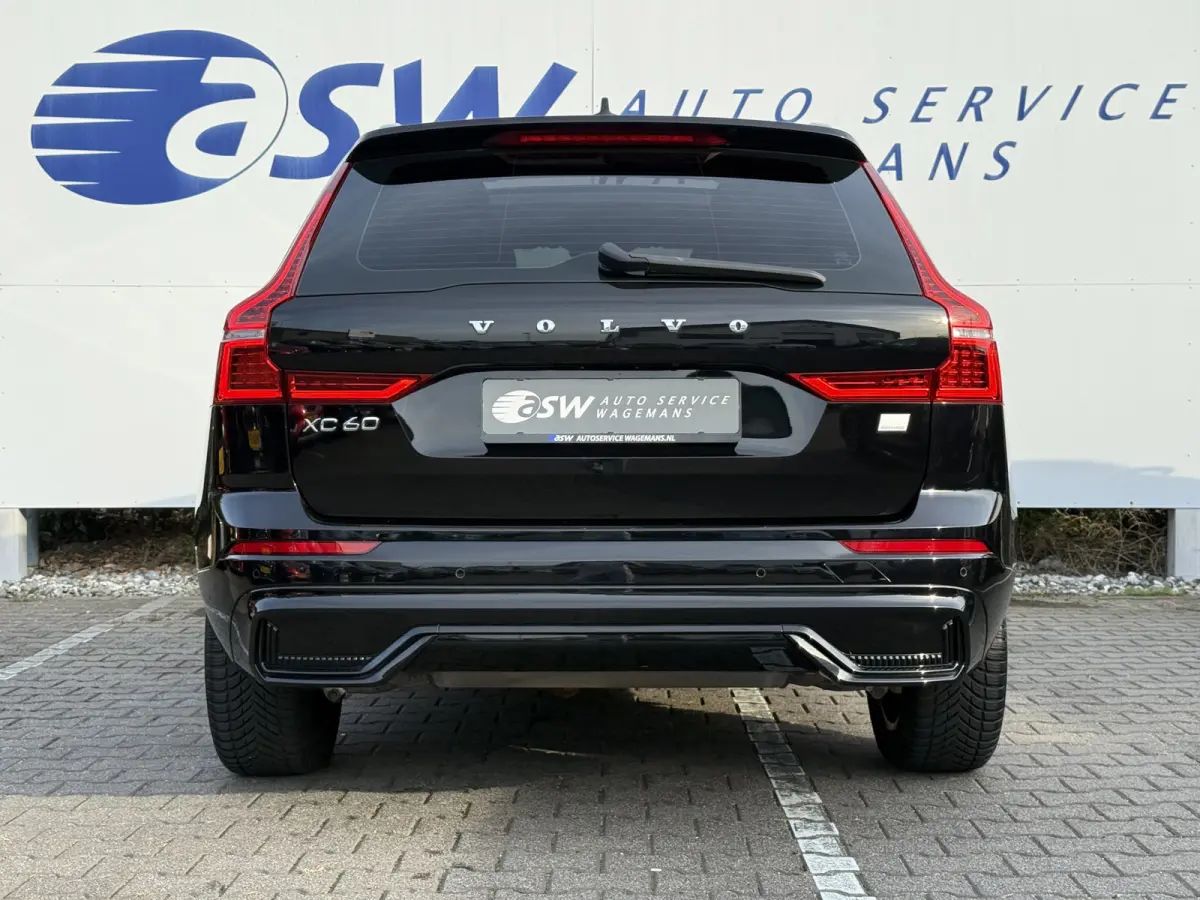 2.0 T6 Plug-in hybrid AWD Plus Dark | Trekhaak | Pano | Pilost Assist | Memory