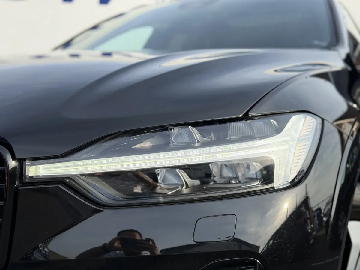 2.0 T6 Plug-in hybrid AWD Plus Dark | Trekhaak | Pano | Pilost Assist | Memory