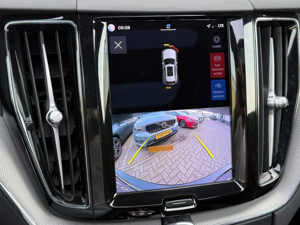 2.0 T6 Plug-in hybrid AWD Plus Dark | Trekhaak | Pano | Pilost Assist | Memory