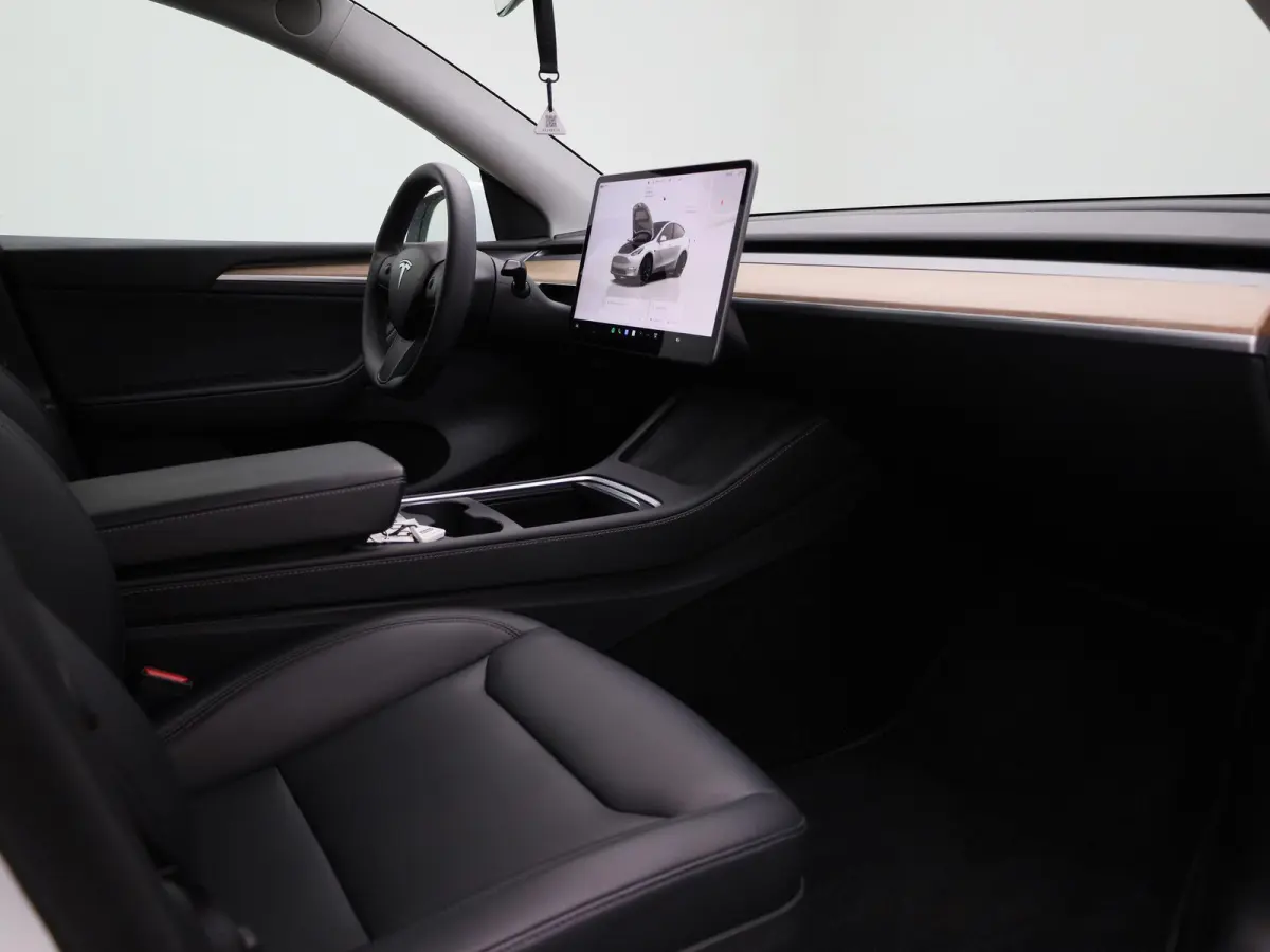 Long Range AWD 75 kWh VERWACHT !!! | AFNEEMBARE TREKHAAK | PANORAMADAK | ELEKTRISCHE KOFFERKELP | LEDEREN BEKLEDING | STOELVERWARMING | STUURWIELVERWARMING | PARKEERSENSOREN VOOR + ACHTER | 