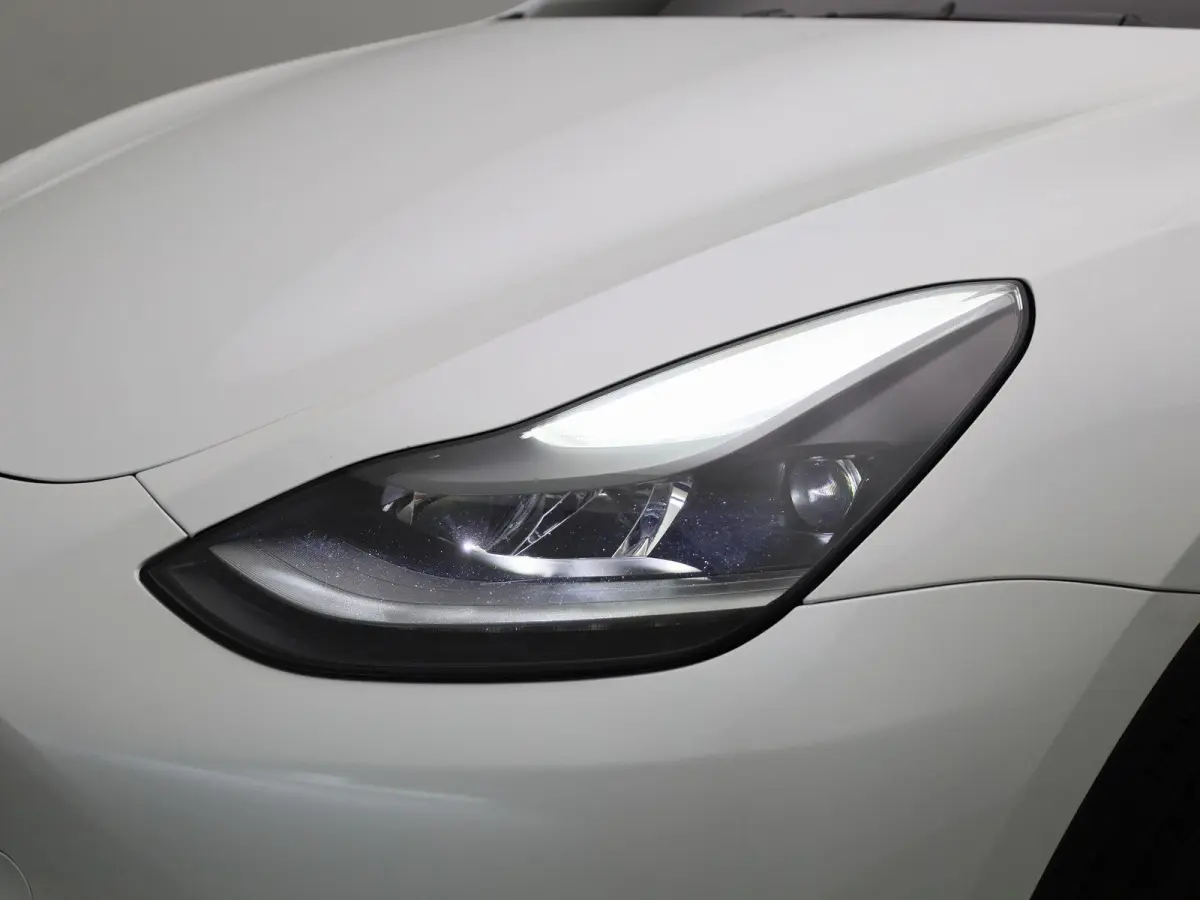 Long Range AWD 75 kWh VERWACHT !!! | AFNEEMBARE TREKHAAK | PANORAMADAK | ELEKTRISCHE KOFFERKELP | LEDEREN BEKLEDING | STOELVERWARMING | STUURWIELVERWARMING | PARKEERSENSOREN VOOR + ACHTER | 