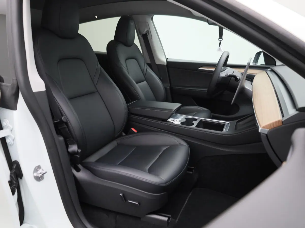 Long Range AWD 75 kWh VERWACHT !!! | AFNEEMBARE TREKHAAK | PANORAMADAK | ELEKTRISCHE KOFFERKELP | LEDEREN BEKLEDING | STOELVERWARMING | STUURWIELVERWARMING | PARKEERSENSOREN VOOR + ACHTER | 