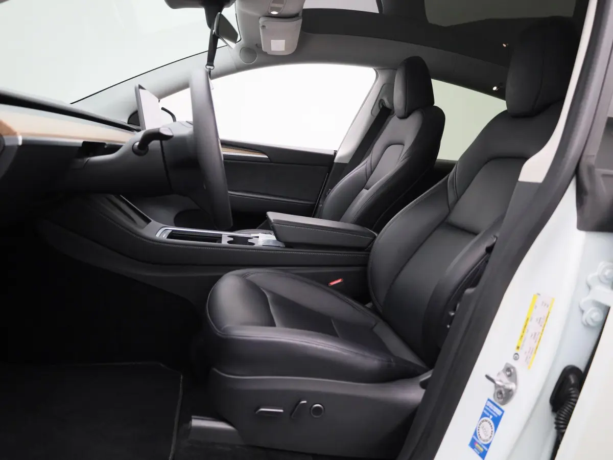 Long Range AWD 75 kWh VERWACHT !!! | AFNEEMBARE TREKHAAK | PANORAMADAK | ELEKTRISCHE KOFFERKELP | LEDEREN BEKLEDING | STOELVERWARMING | STUURWIELVERWARMING | PARKEERSENSOREN VOOR + ACHTER | 
