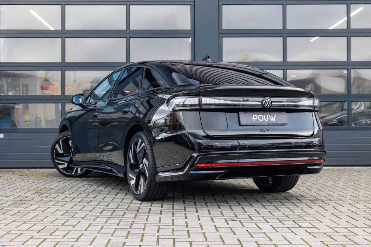 286pk Pro Limited Edition 77 kWh | Panoramadak | Trekhaak | 21"Velgen | Adaptief Onderstel