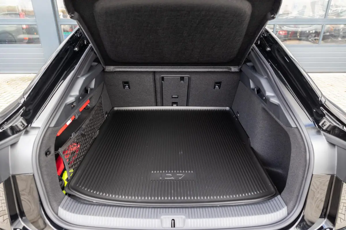 286pk Pro Limited Edition 77 kWh | Panoramadak | Trekhaak | 21"Velgen | Adaptief Onderstel