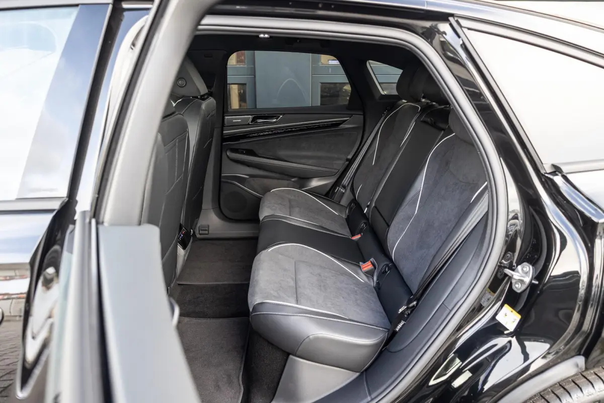 286pk Pro Limited Edition 77 kWh | Panoramadak | Trekhaak | 21"Velgen | Adaptief Onderstel