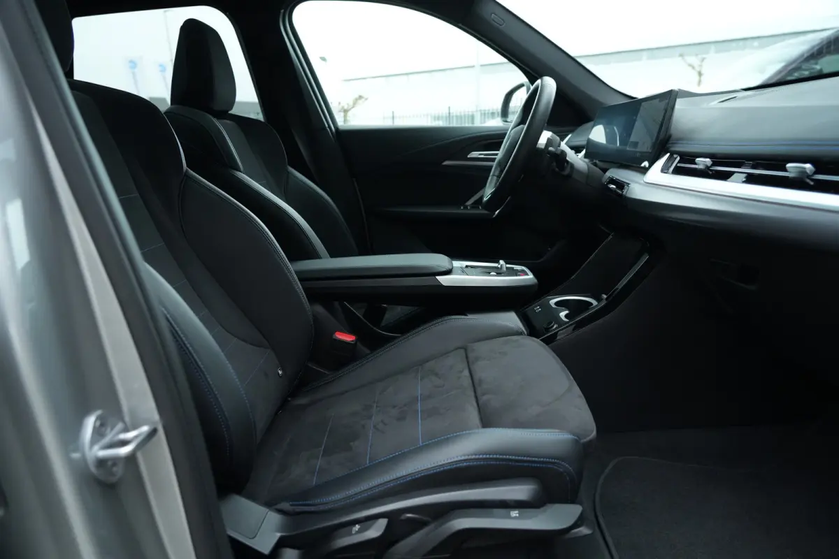 xDrive25e M Sport | 245PK | Pano | HUD | 360° | 20" | Keyless | Premium Pack | Travel Pack | BMW X1 xDrive25e M Sport 245 PK Plug-in Hybrid met 1.5 driecilinder, panoramadak, Head-Up Displa