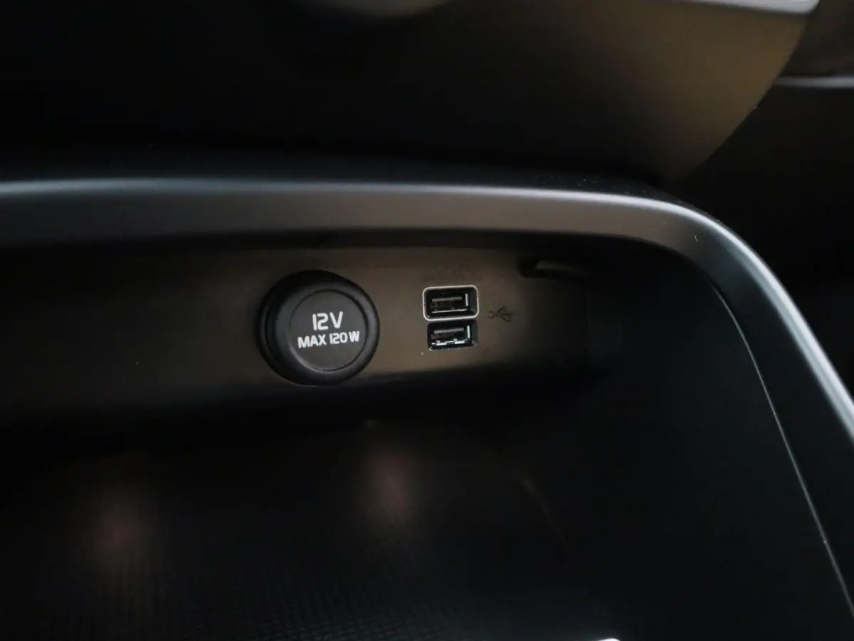 T4 PHEV Inscription Aut. | PANORAMADAK | LEER | CAMERA | TREKHAAK | STOELVERWARMING