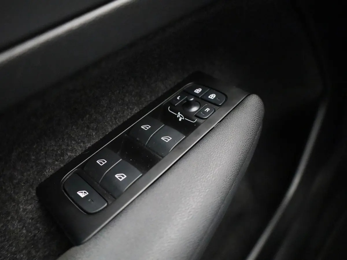 T4 PHEV Inscription Aut. | PANORAMADAK | LEER | CAMERA | TREKHAAK | STOELVERWARMING