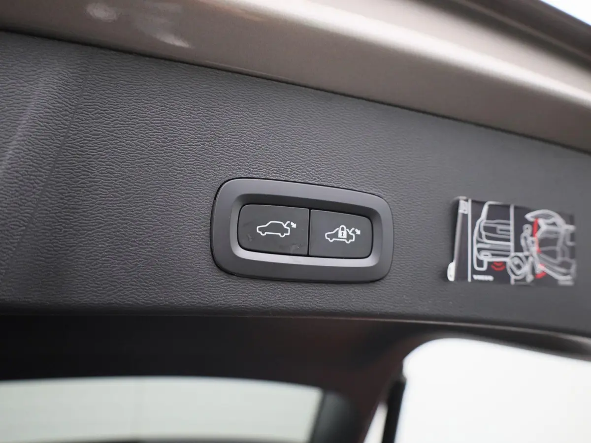 T4 PHEV Inscription Aut. | PANORAMADAK | LEER | CAMERA | TREKHAAK | STOELVERWARMING