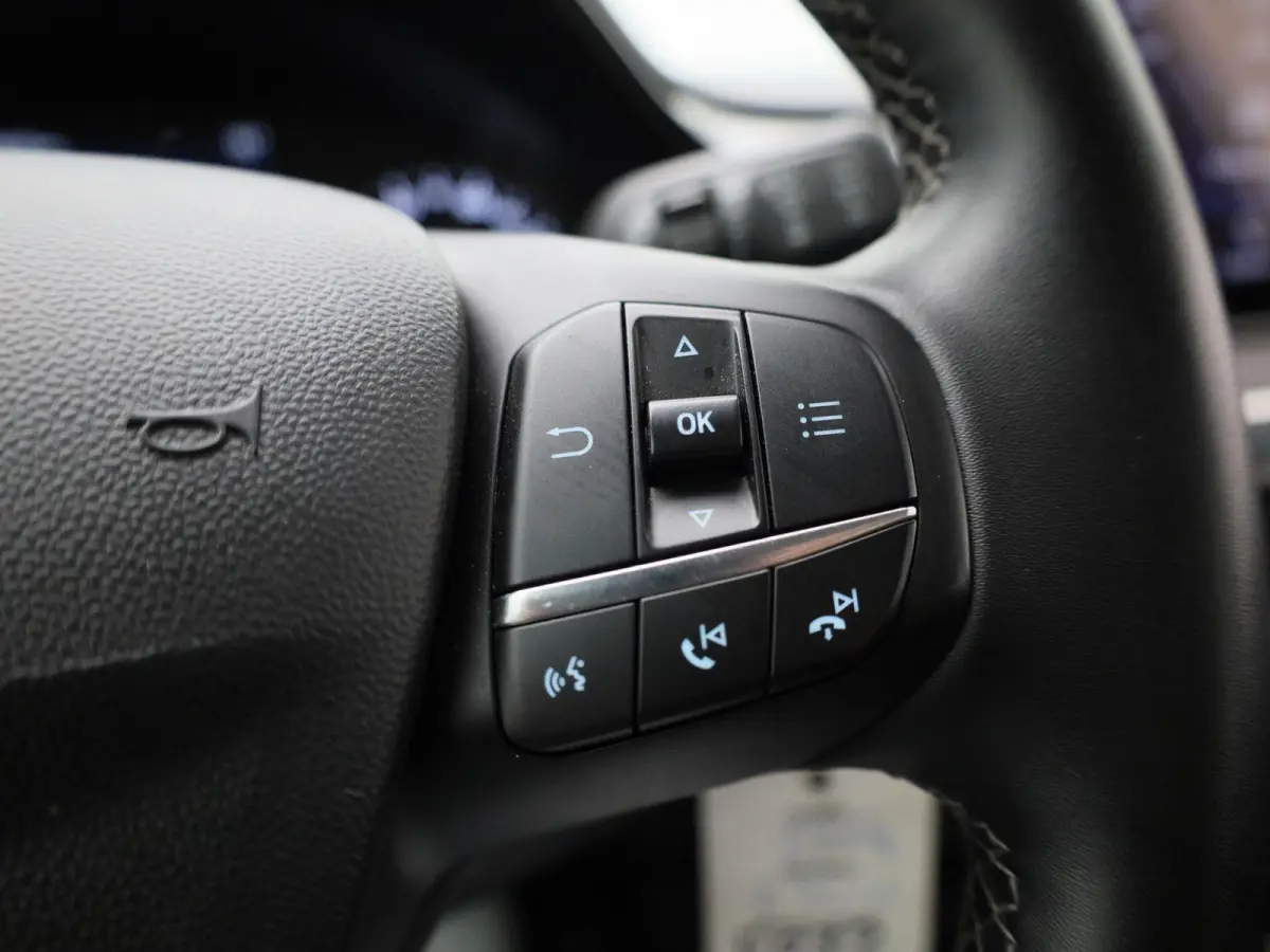 1.0 EcoBoost Hybrid Titanium | Cruise Control | Parkeersensoren Achter | Apple Carplay/Android Auto | Airco |