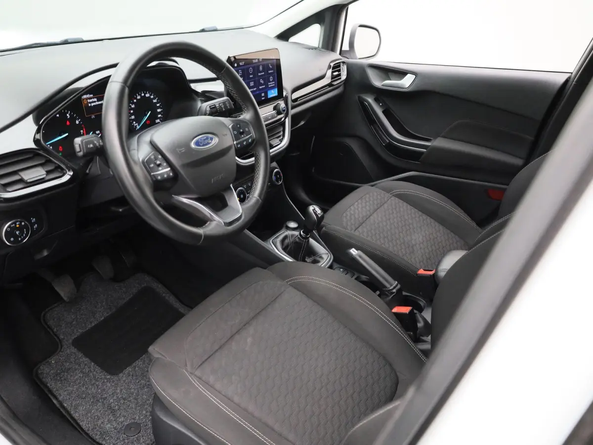1.0 EcoBoost Hybrid Titanium | Cruise Control | Parkeersensoren Achter | Apple Carplay/Android Auto | Airco |