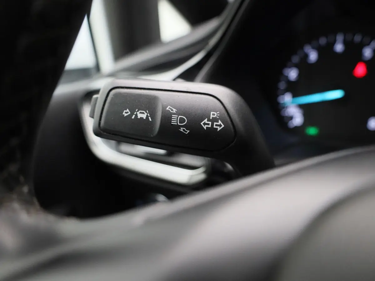 1.0 EcoBoost Hybrid Titanium | Cruise Control | Parkeersensoren Achter | Apple Carplay/Android Auto | Airco |
