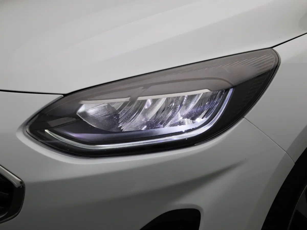 1.0 EcoBoost Hybrid Titanium | Cruise Control | Parkeersensoren Achter | Apple Carplay/Android Auto | Airco |