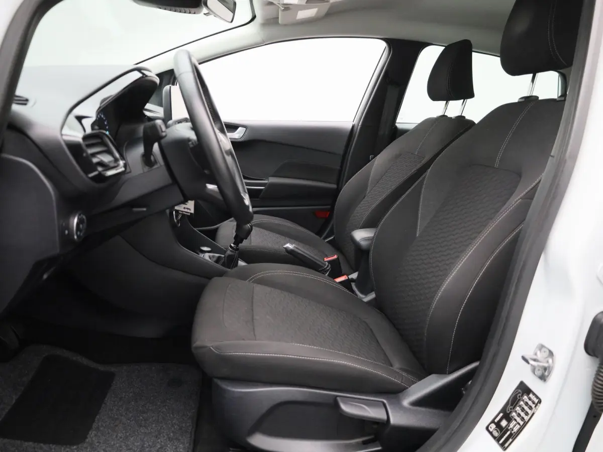 1.0 EcoBoost Hybrid Titanium | Cruise Control | Parkeersensoren Achter | Apple Carplay/Android Auto | Airco |