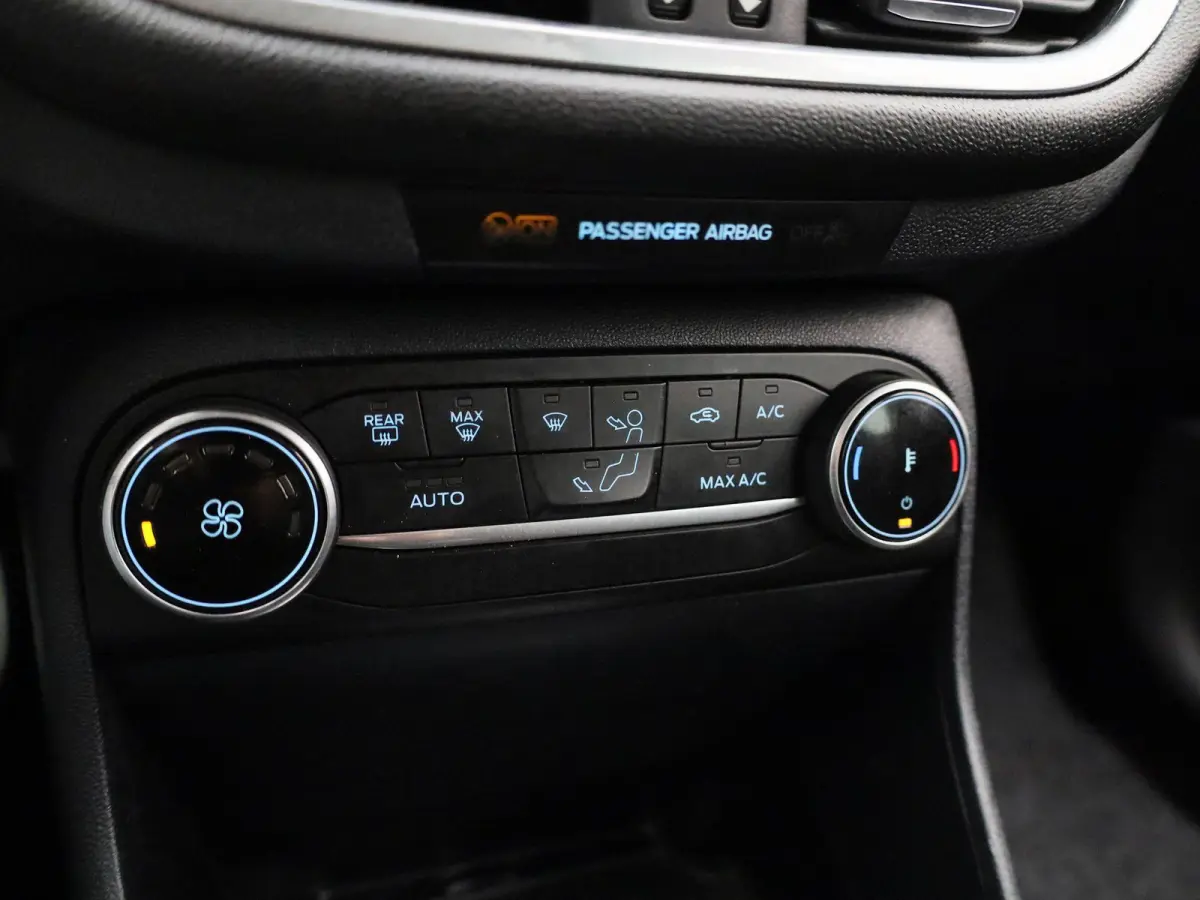 1.0 EcoBoost Hybrid Titanium | Cruise Control | Parkeersensoren Achter | Apple Carplay/Android Auto | Airco |