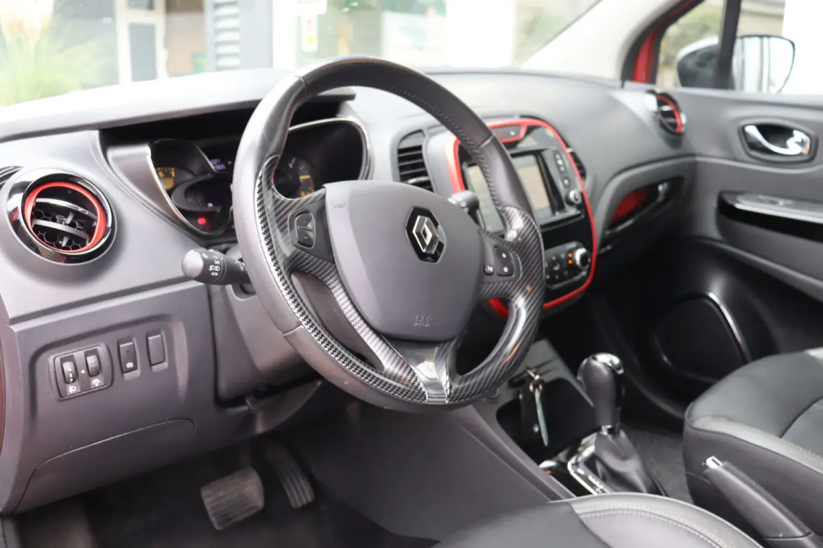 Captur TCe Xmod, Airco, Camera A, Cruise, Climate, PDC A, Trekhaak, Navi, Stoelverwarming, Prijs is Rijklaar Inclusief 6 Maanden Garantie