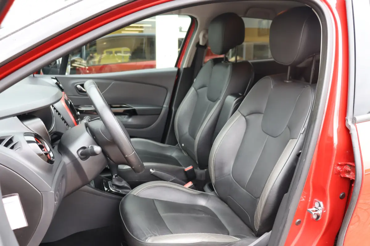 Captur TCe Xmod, Airco, Camera A, Cruise, Climate, PDC A, Trekhaak, Navi, Stoelverwarming, Prijs is Rijklaar Inclusief 6 Maanden Garantie