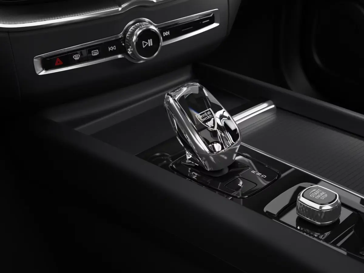 2.0 T8 Plug-in hybrid AWD Ultra Dark Exec. Ed. | Achterbank verwarmd | Bowers & Wilkins audiosysteem | Charcoal hemelbekleding