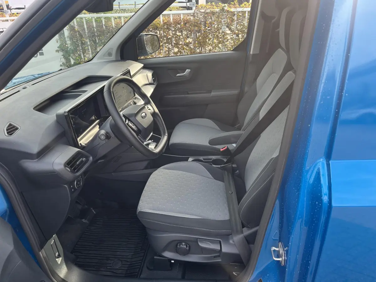 Cour. Limited 44 kWh | Adaptive Cruise Ctrl. | Trekhaak | Achteruitrijcamera | 17'' LMV | Navigatie | Draadloze Oplader |