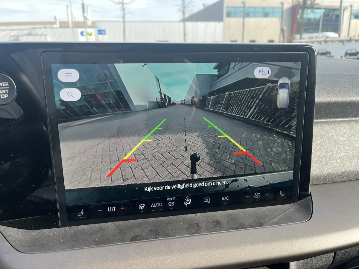 Cour. Limited 44 kWh | Adaptive Cruise Ctrl. | Trekhaak | Achteruitrijcamera | 17'' LMV | Navigatie | Draadloze Oplader |