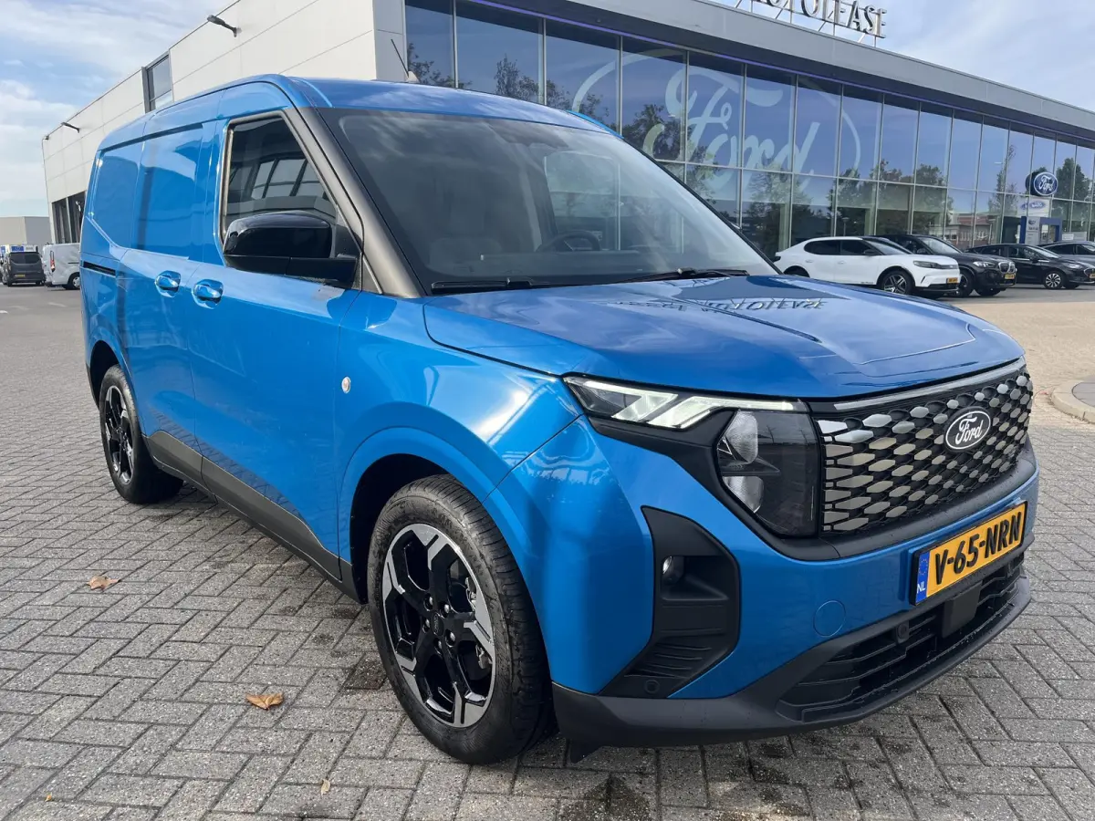 Cour. Limited 44 kWh | Adaptive Cruise Ctrl. | Trekhaak | Achteruitrijcamera | 17'' LMV | Navigatie | Draadloze Oplader |