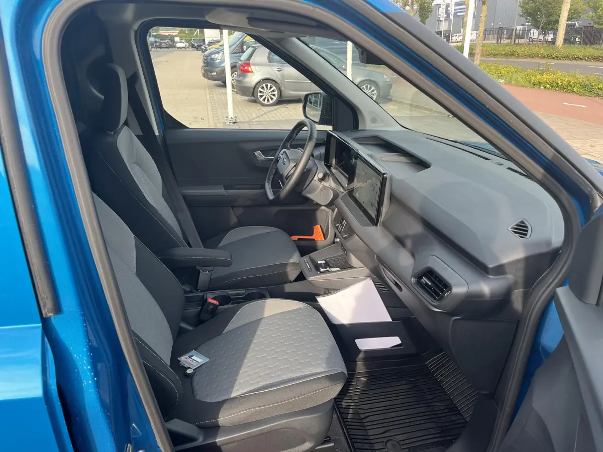 Cour. Limited 44 kWh | Adaptive Cruise Ctrl. | Trekhaak | Achteruitrijcamera | 17'' LMV | Navigatie | Draadloze Oplader |