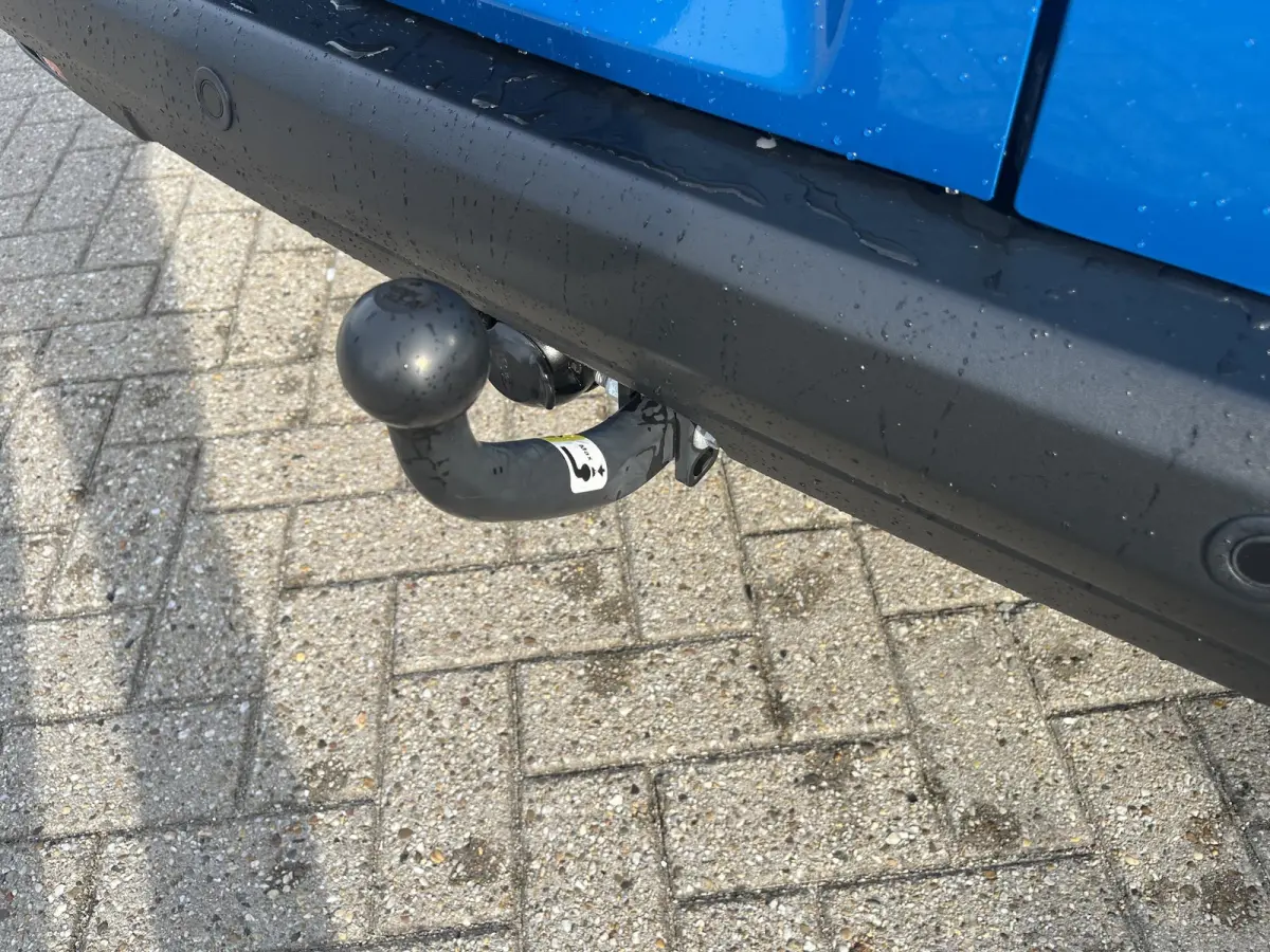 Cour. Limited 44 kWh | Adaptive Cruise Ctrl. | Trekhaak | Achteruitrijcamera | 17'' LMV | Navigatie | Draadloze Oplader |