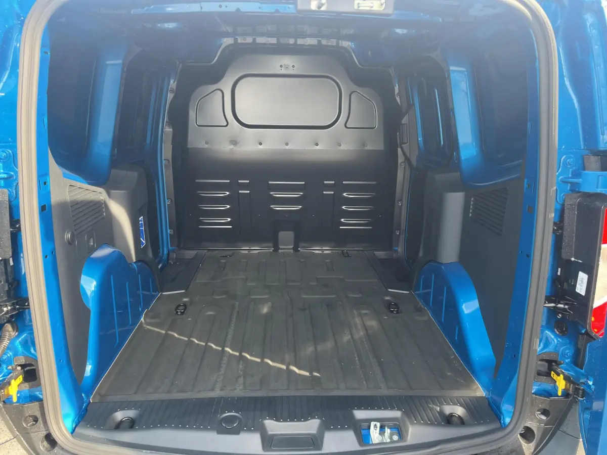 Cour. Limited 44 kWh | Adaptive Cruise Ctrl. | Trekhaak | Achteruitrijcamera | 17'' LMV | Navigatie | Draadloze Oplader |