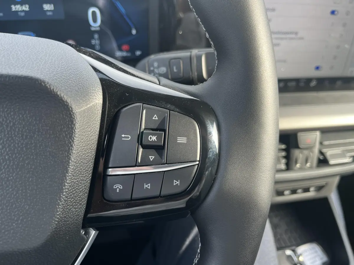 Cour. Limited 44 kWh | Adaptive Cruise Ctrl. | Trekhaak | Achteruitrijcamera | 17'' LMV | Navigatie | Draadloze Oplader |