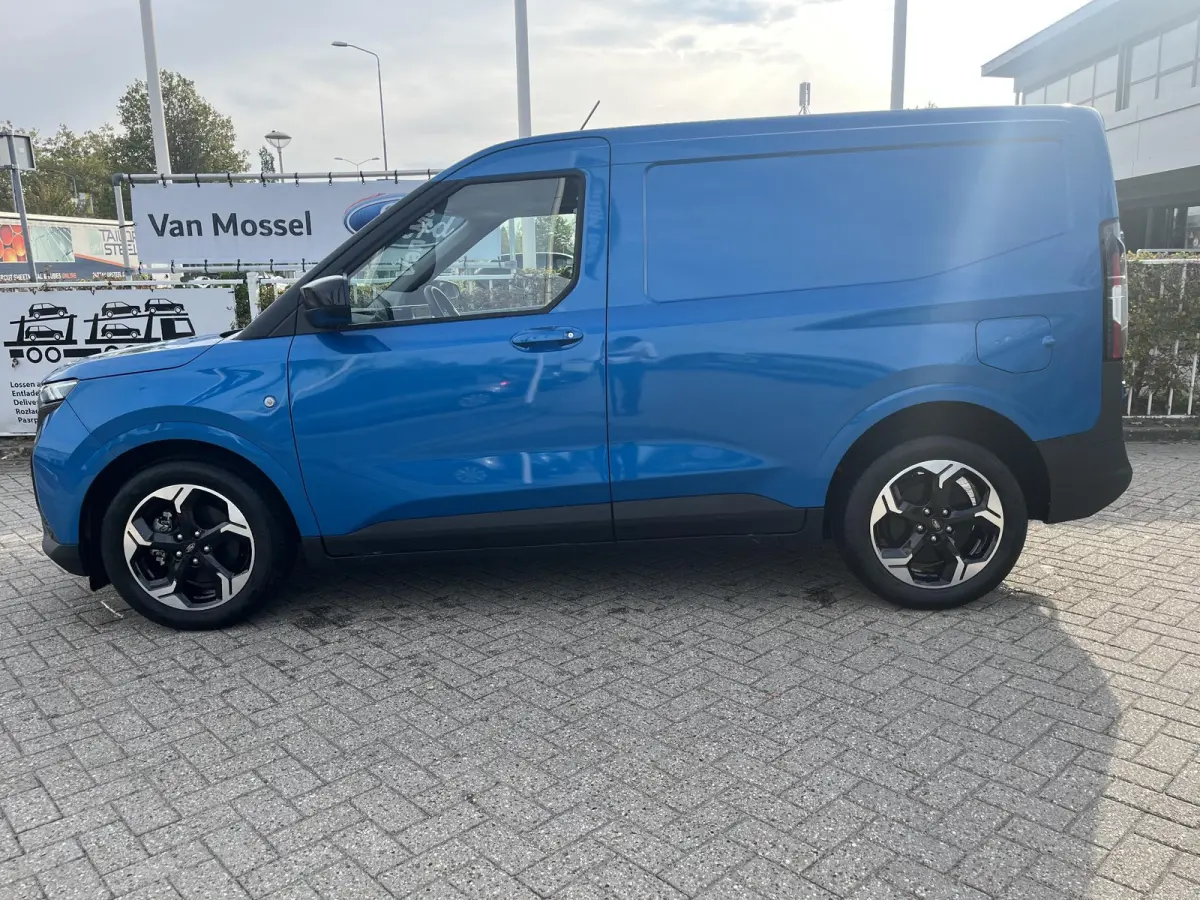 Cour. Limited 44 kWh | Adaptive Cruise Ctrl. | Trekhaak | Achteruitrijcamera | 17'' LMV | Navigatie | Draadloze Oplader |