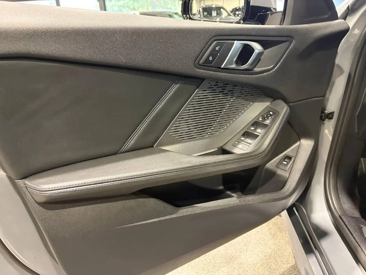 120 M Sport Design Edition Panoramadak | Stoelverwarming | Camera | Carplay