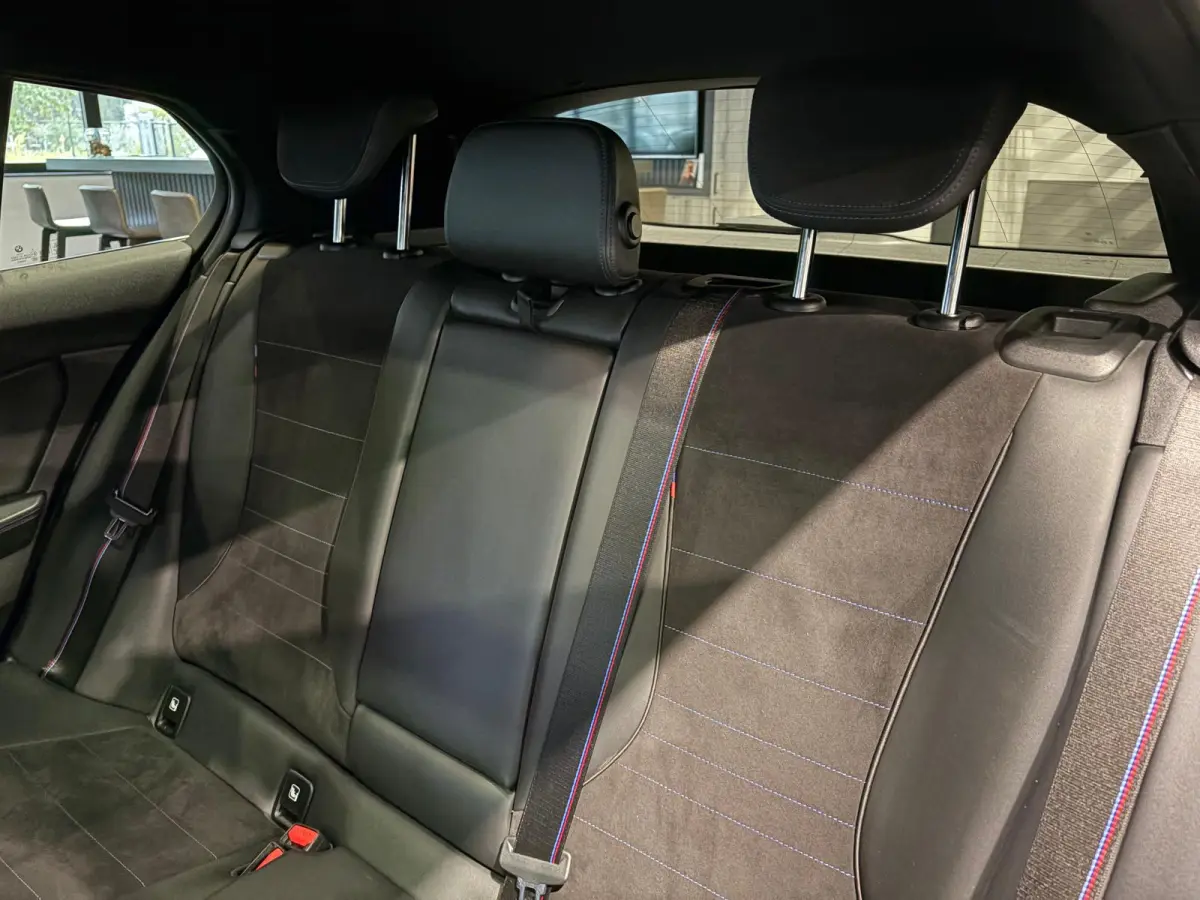 120 M Sport Design Edition Panoramadak | Stoelverwarming | Camera | Carplay