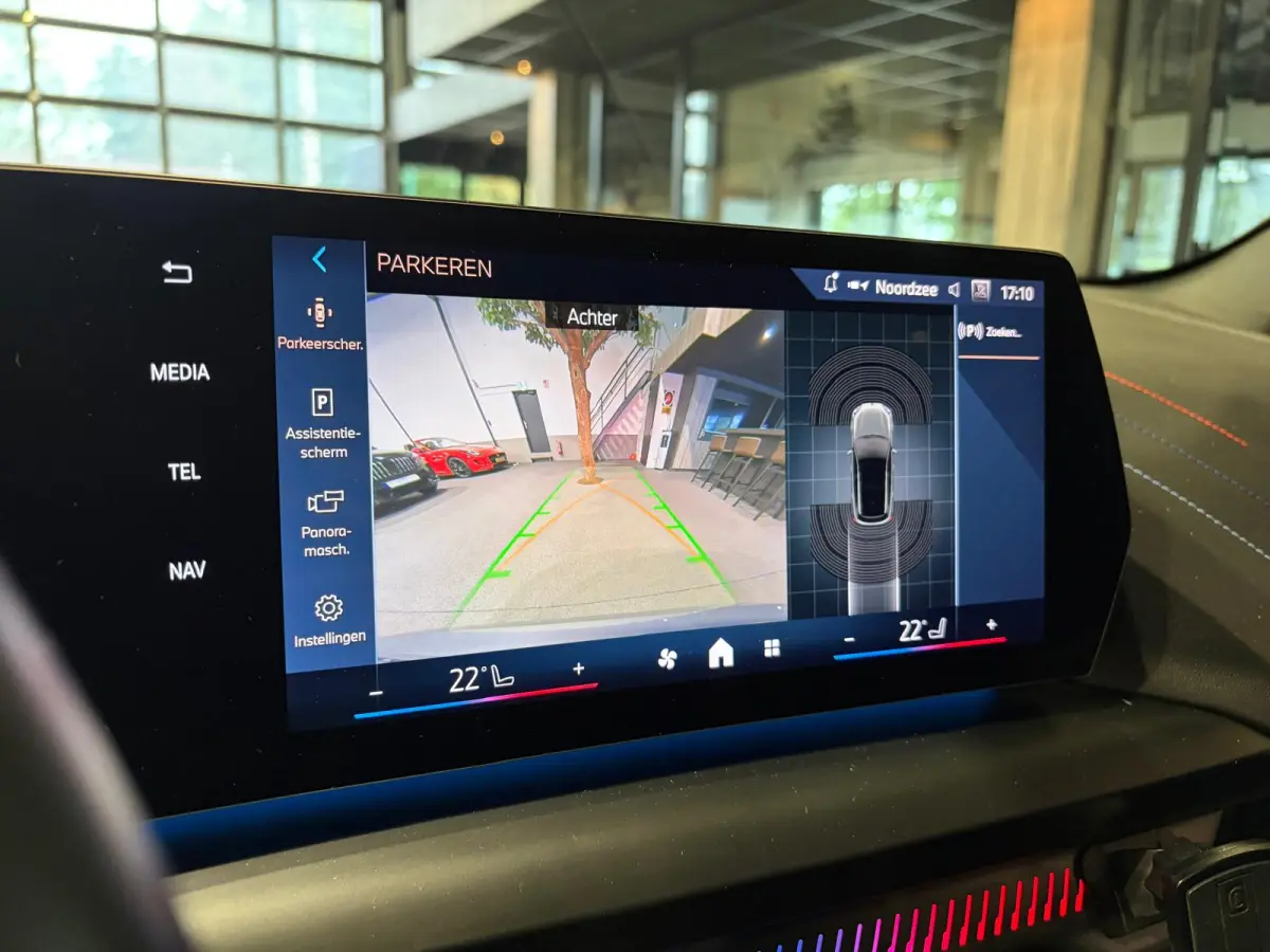 120 M Sport Design Edition Panoramadak | Stoelverwarming | Camera | Carplay
