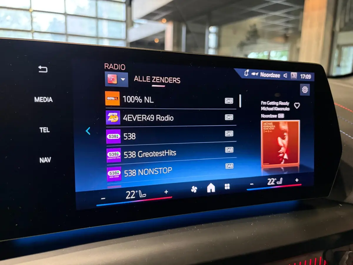 120 M Sport Design Edition Panoramadak | Stoelverwarming | Camera | Carplay