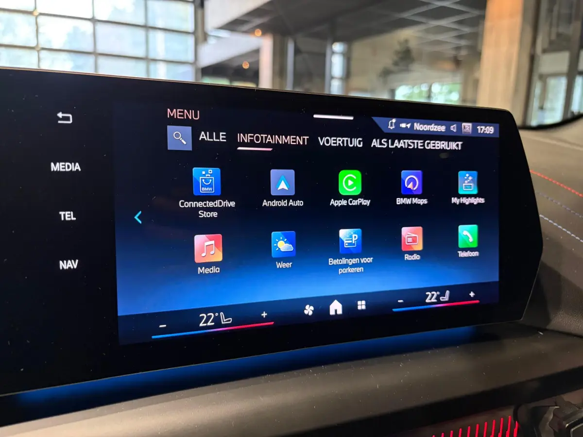 120 M Sport Design Edition Panoramadak | Stoelverwarming | Camera | Carplay