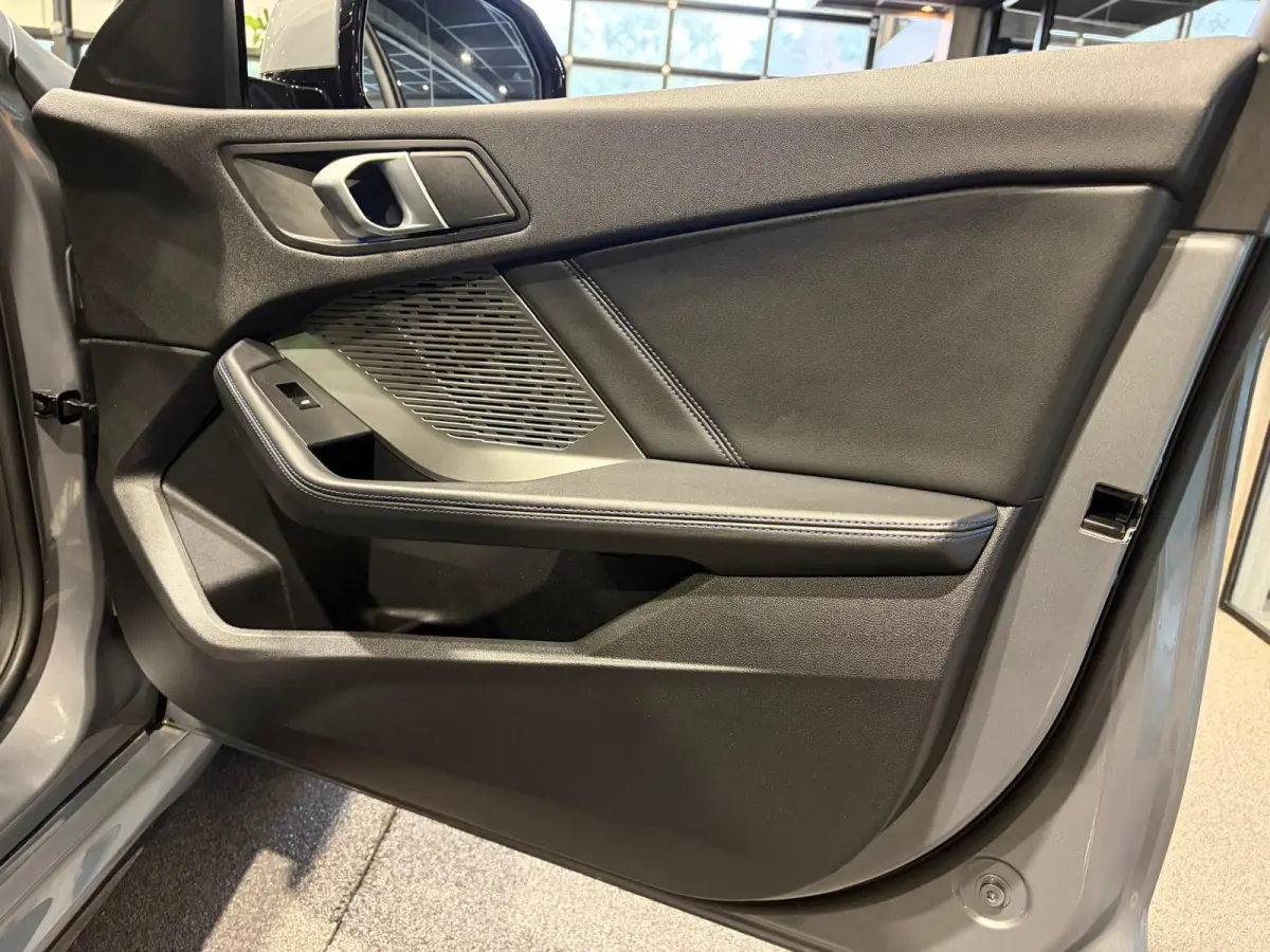 120 M Sport Design Edition Panoramadak | Stoelverwarming | Camera | Carplay