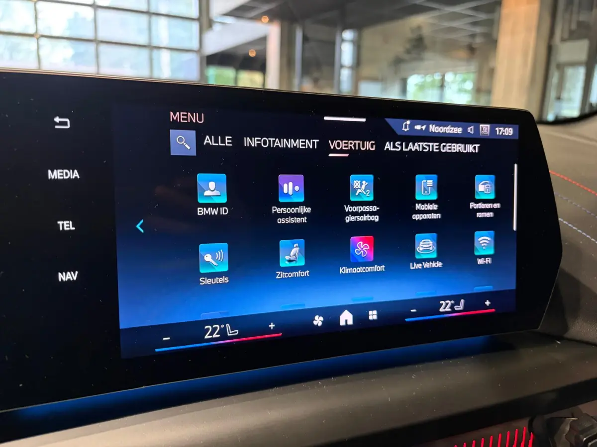 120 M Sport Design Edition Panoramadak | Stoelverwarming | Camera | Carplay